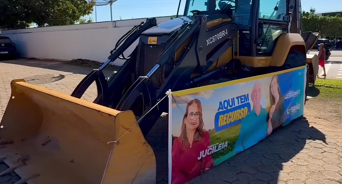 Deputada Gislaine Lebrinha entrega retroescavadeira para reforçar infraestrutura de Ministro Andreazza