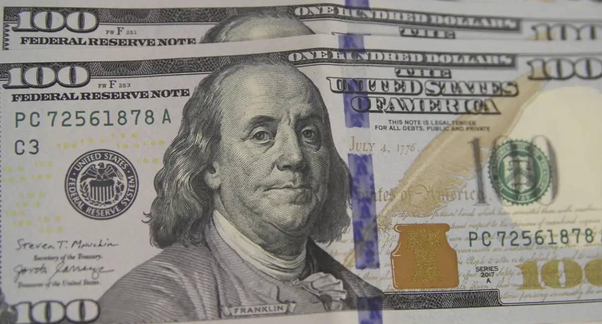 Dólar fecha em R$ 5,56 com receios sobre tarifas de Trump