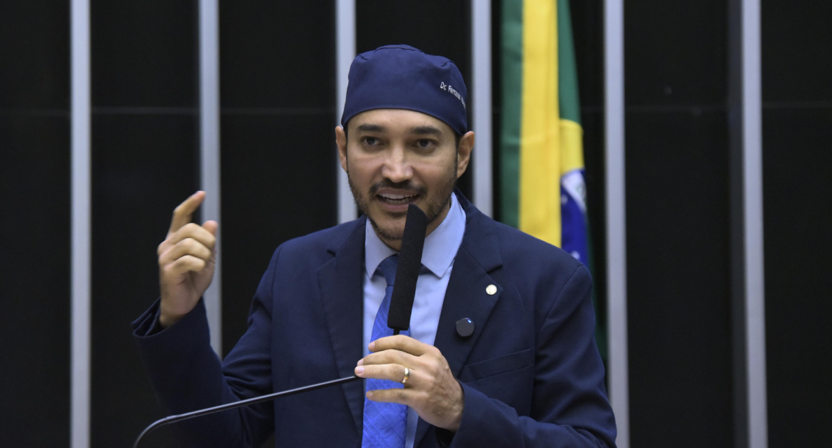 Dr. Fernando Máximo comemora aprovação de projeto que inclui estudo do autismo na formação de professores