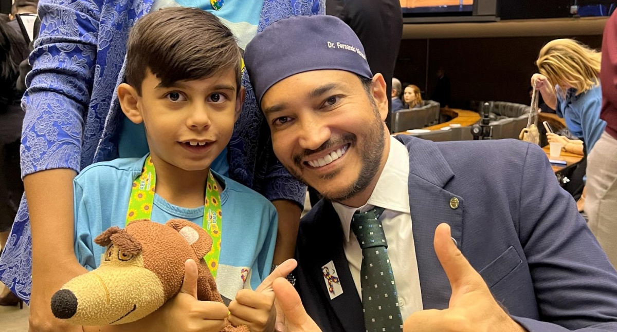 Dr. Fernando Máximo destina R$ 4 milhões às APAEs e instituições de apoio a pessoas com autismo