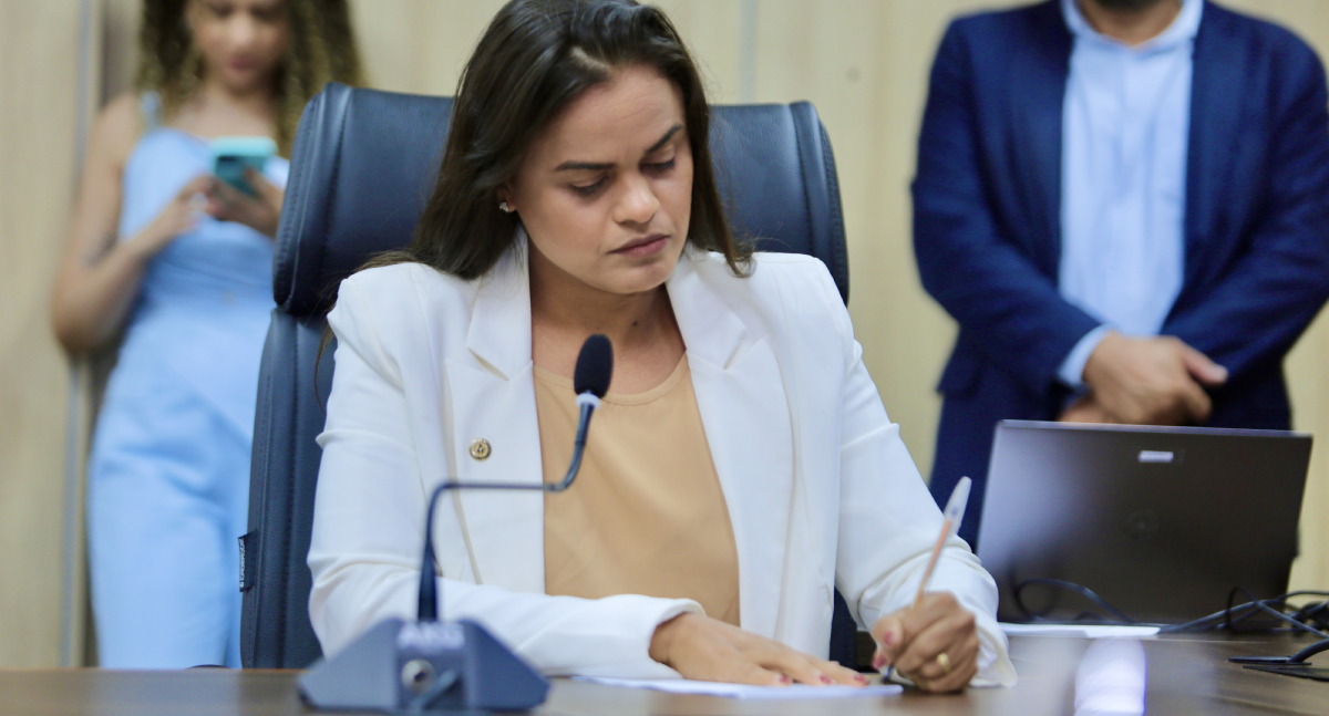 Dra. Taíssa apresenta PL 662/24 para garantir contatos de unidades de saúde no site oficial da Sesau