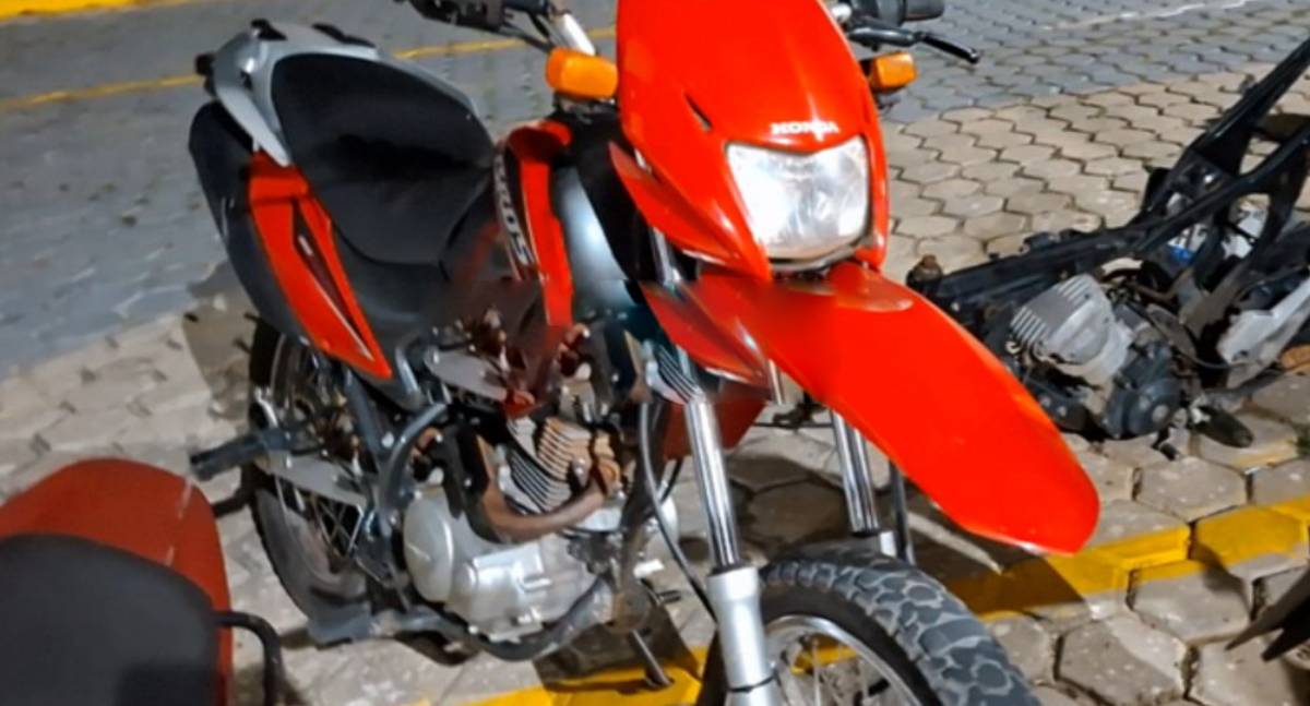 Dupla armada rouba moto, mas é capturada pela própria vítima, em Ji-Paraná