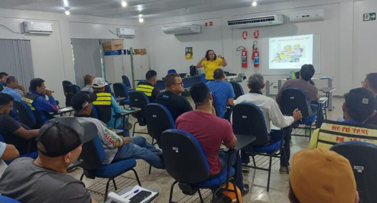 Educação no trânsito avança com curso para mototaxistas em Ariquemes, destaca Sandro Rocha