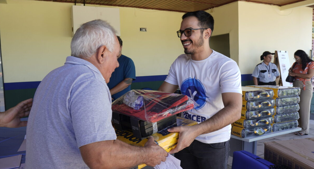 Governo de Rondônia entrega kits profissionais e certificados a 38 alunos do programa Vencer em Ji-Paraná