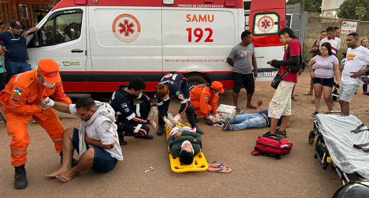 Grave acidente entre duas motos deixa três homens feridos na zona Leste de Porto Velho