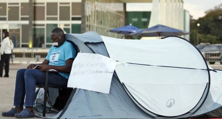 Hélio Lopes desfaz acampamento na Praça dos Três Poderes após ordem de Moraes
