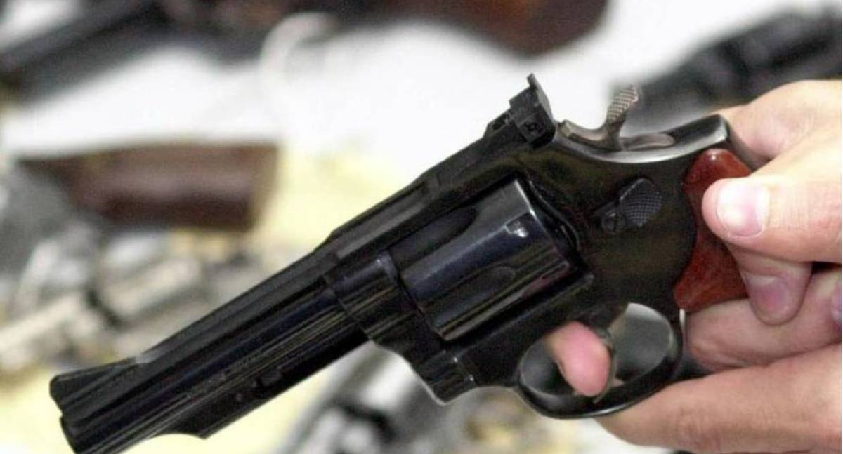 Homem é baleado e mulher sobrevive a ataque de dupla armada em RO