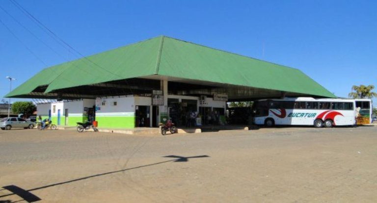 Homem embriagado ameaça funcionária de agência de ônibus em Jaru