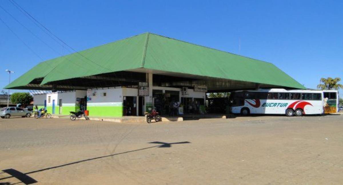 Homem embriagado ameaça funcionária de agência de ônibus em Jaru