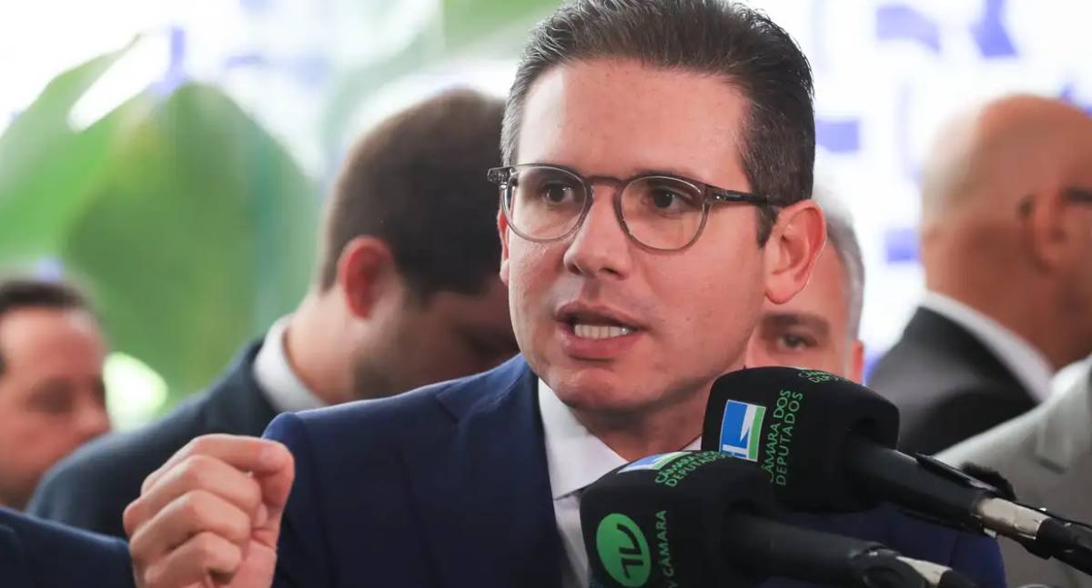 Hugo Motta critica sanções estrangeiras a membros dos Três Poderes