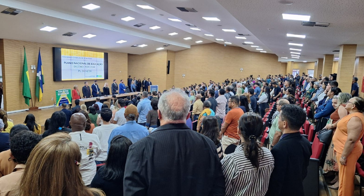 Ieda Chaves defende metas realistas e mais investimentos na educação durante debate do novo PNE em Rondônia