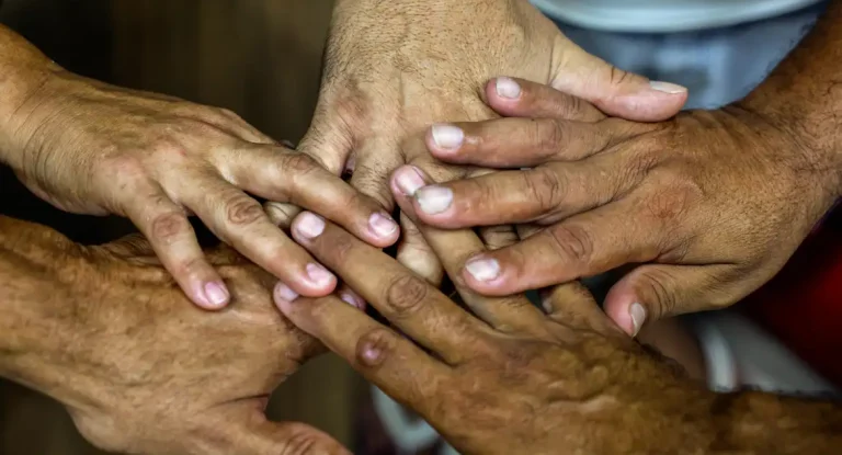 Governo concede pensão especial a 61 filhos separados compulsoriamente de pais com Hanseníase