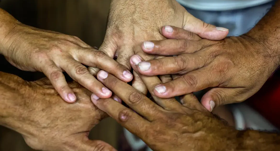 Governo concede pensão especial a 61 filhos separados compulsoriamente de pais com Hanseníase