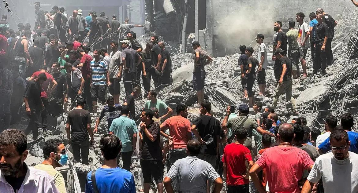 Ataques israelenses em Gaza matam mais de 20 pessoas, elevando total de mortos para mais de 56 mil
