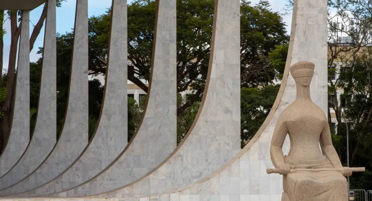 Juristas pedem responsabilização civil de Eduardo Bolsonaro no STF