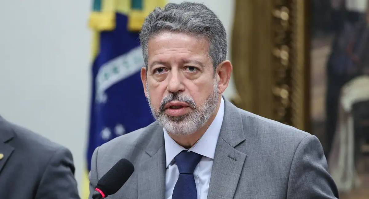 Lira amplia redução de IR para rendas de até R$ 7.350