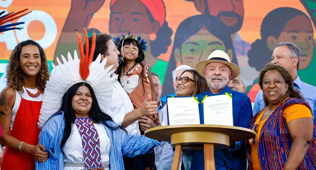 Lula anuncia investimentos de R$ 1,17 bilhão em educação para comunidades tradicionais