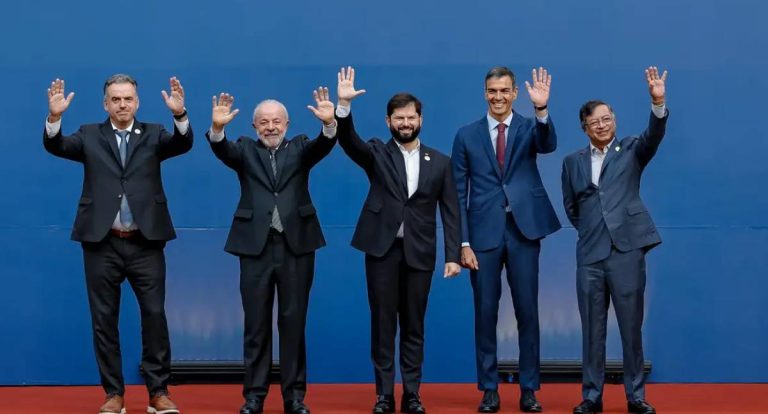 Lula e líderes convocam instituições em defesa da democracia