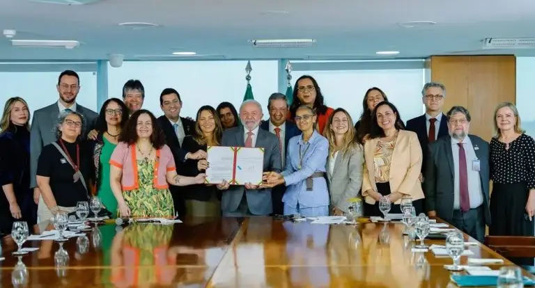 Lula sanciona Lei que proíbe testes de cosméticos em Animais