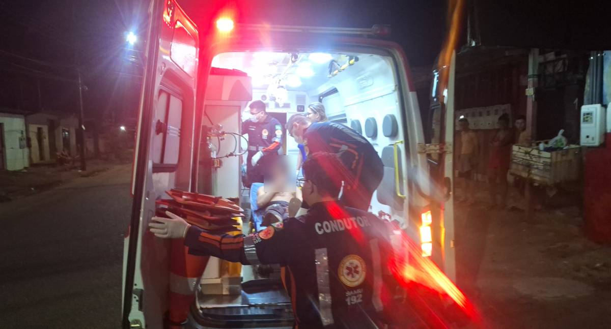 Mãe e filho são agredidos por vizinho após desentendimento em vila de apartamentos