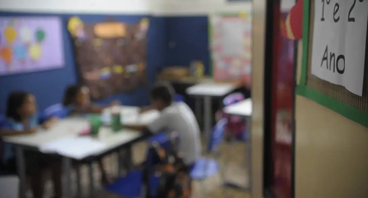 Mais de 300 mil crianças e adolescentes voltaram à escola em 8 anos, diz Unicef