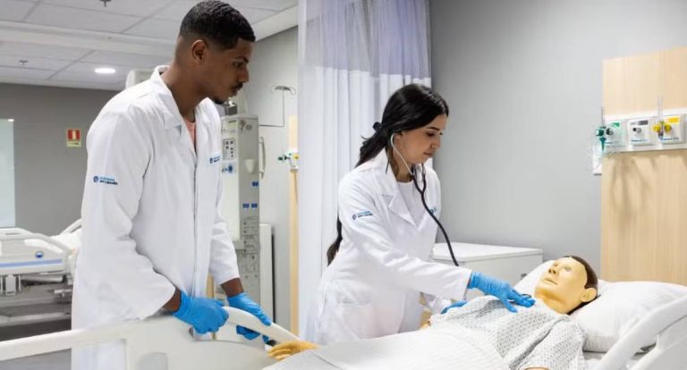 MEC eleva teto do Fies para Medicina em 30%, chegando a R$ 78 mil