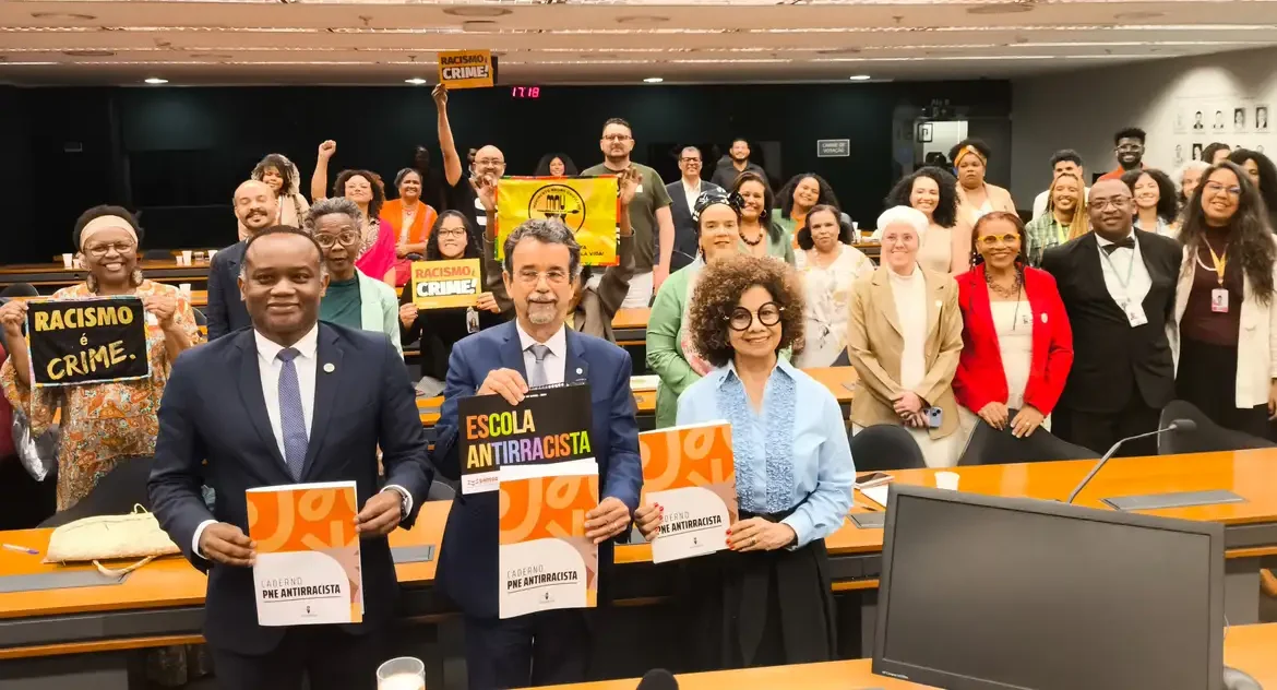 Formação de professores antirracistas é a principal demanda em consulta pública para o novo PNE