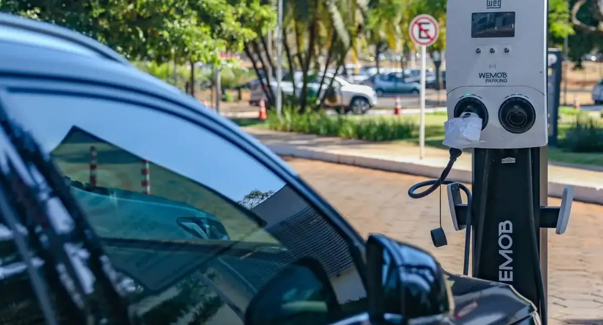 Montadoras apoiam limite à importação de carros elétricos