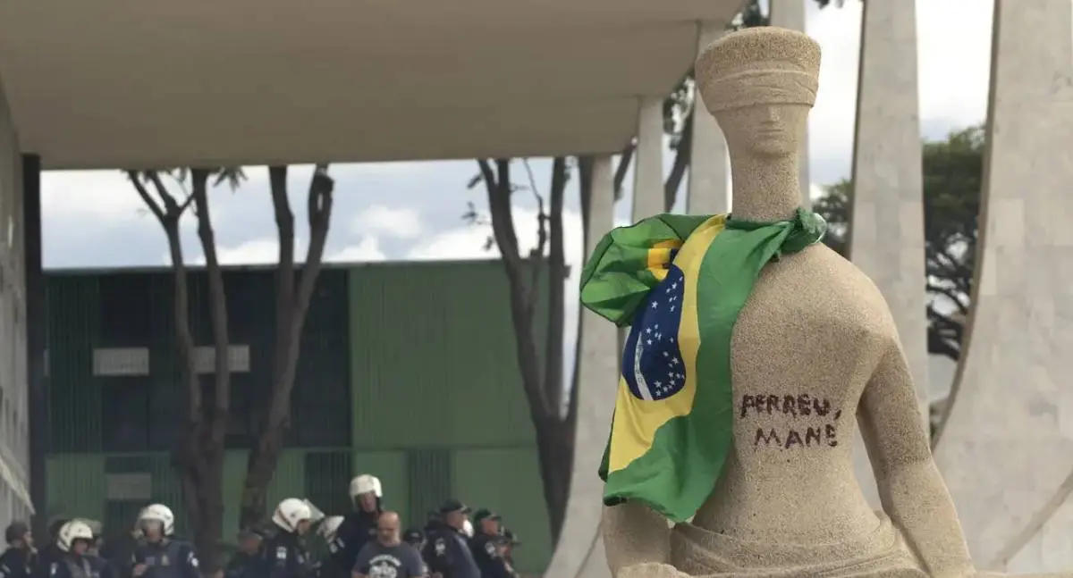 Moraes autoriza assistência religiosa domiciliar para mulher condenada por pichar estátua em 8 de Janeiro