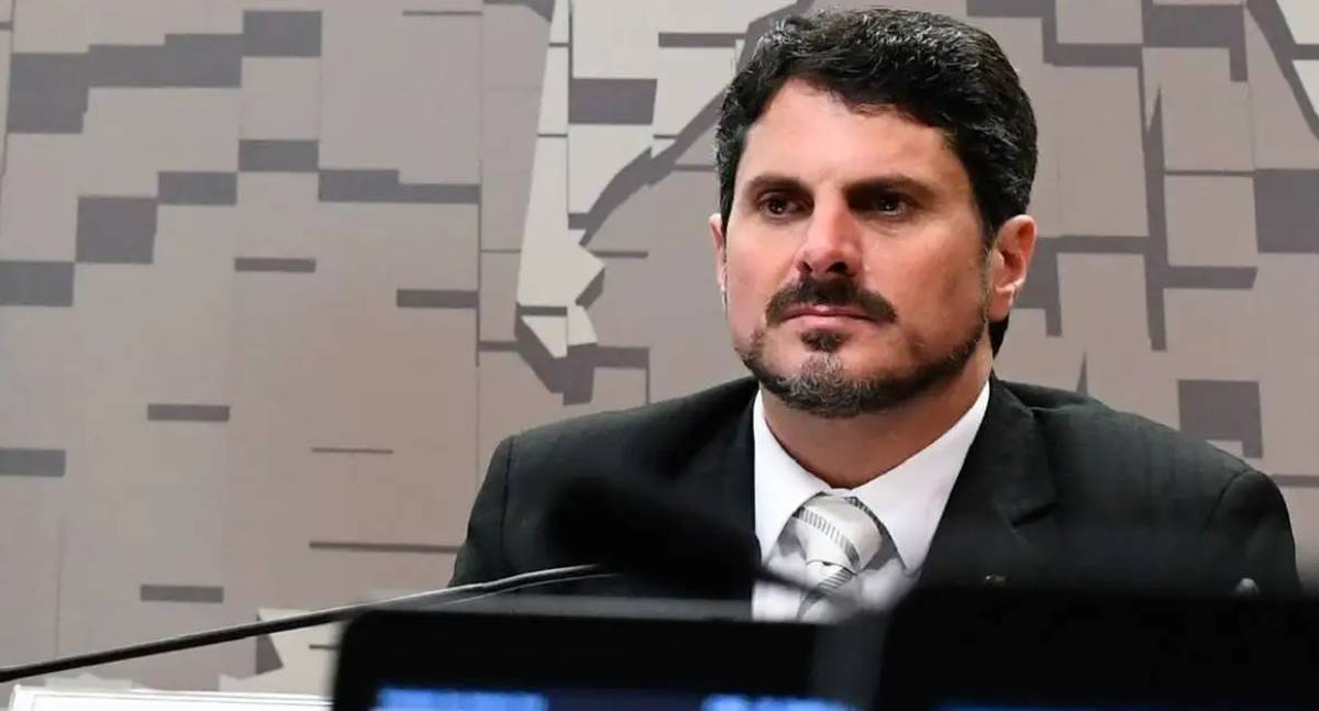 Moraes determina bloqueio de contas de Marcos do Val após viagem aos EUA