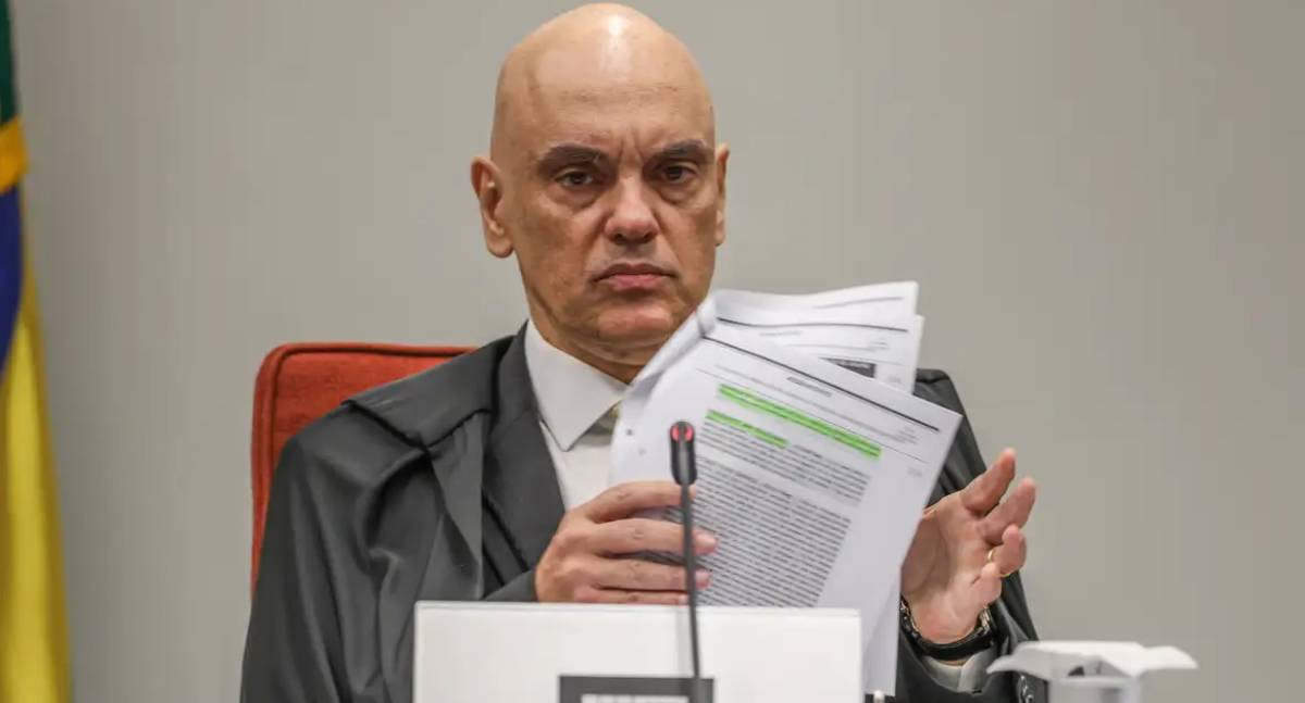 Moraes diz que Eduardo Bolsonaro intensificou ilícitos após tornozeleira em Bolsonaro