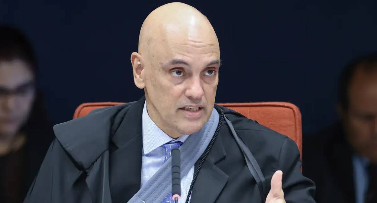 Moraes mantém Bolsonaro livre apesar de violação de cautelar