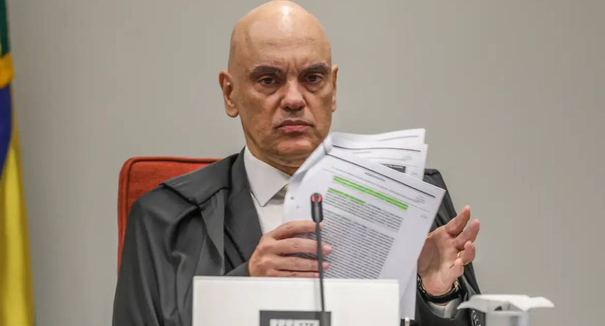 Moraes repreende advogado de ex-assessor de Bolsonaro em audiência no STF
