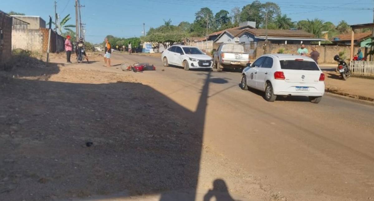 Motociclista fica ferido em acidente de trânsito no centro de Jaru