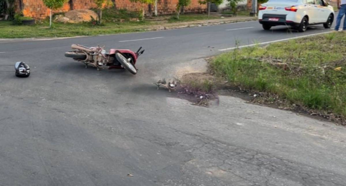 Motociclista fica ferido em colisão com táxi, em Rondônia
