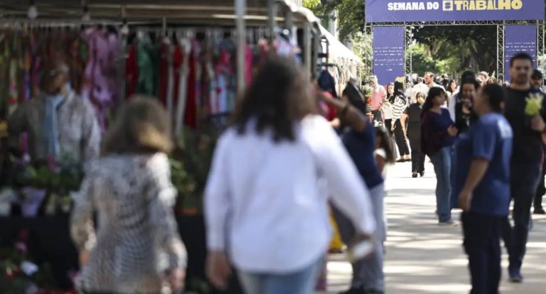 Nível de emprego resiste a juros altos, dizem Especialistas