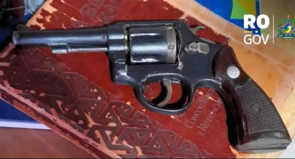 Operação policial em Cerejeiras prende quatro e apreende drogas e arma