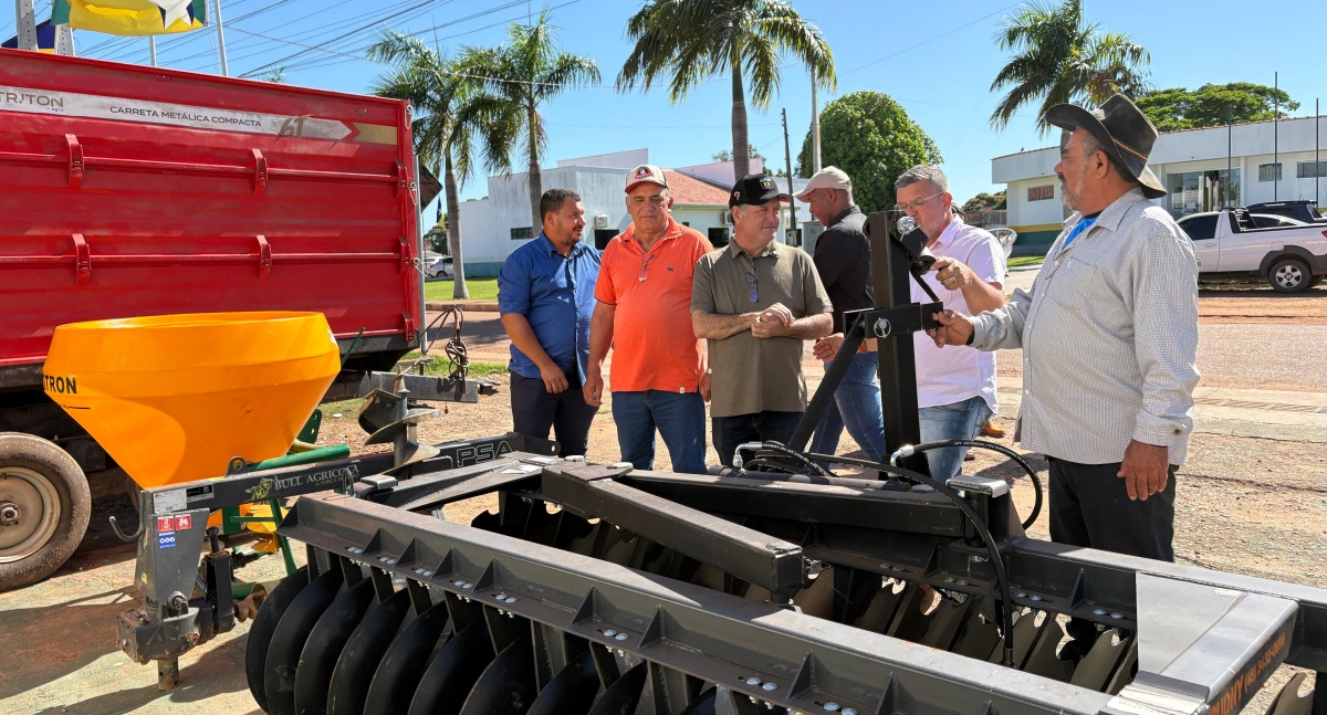 Pedro Fernandes entrega implementos agrícolas para Castanheiras e reforça apoio ao produtor rural