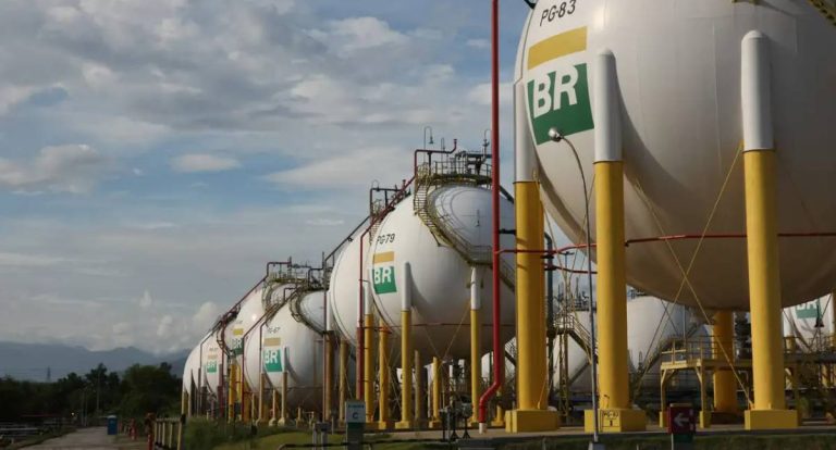 Petrobras reduz preço do gás natural em 14% para distribuidoras