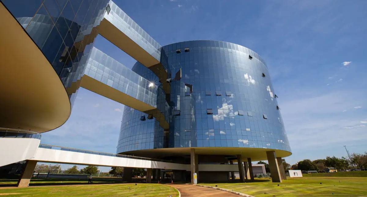 PGR recebe com "Assombro" sanções contra Alexandre de Moraes