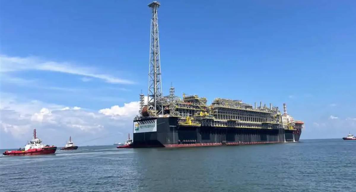 Plataforma P-78 da Petrobras deixa Singapura para reforçar Pré-Sal em Búzios