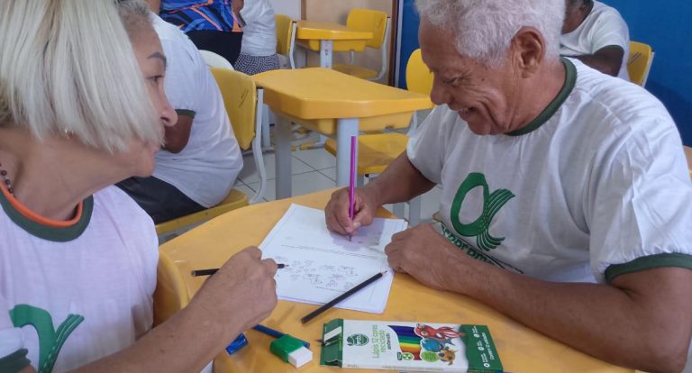 Porto Velho oferece curso gratuito de alfabetização para idosos no Centro de Convivência