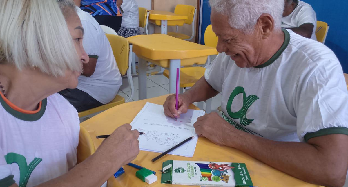 Porto Velho oferece curso gratuito de alfabetização para idosos no Centro de Convivência