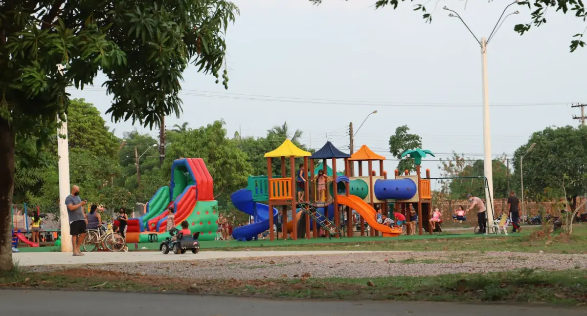 Prefeitura de Porto Velho instala dispositivo para eliminar risco de choque em praças públicas