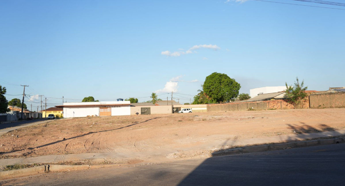 Prefeitura de Porto Velho limpa área verde usada como lixão na Zona Leste após denúncia de moradores