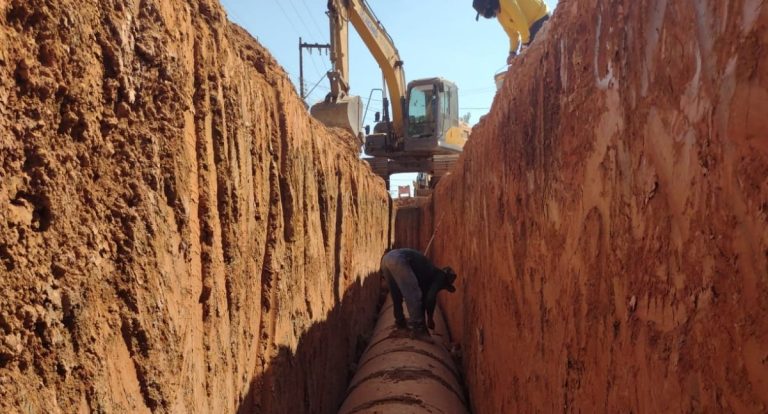 Prefeitura realiza drenagem profunda em trecho da Raimundo Cantuária em Porto Velho