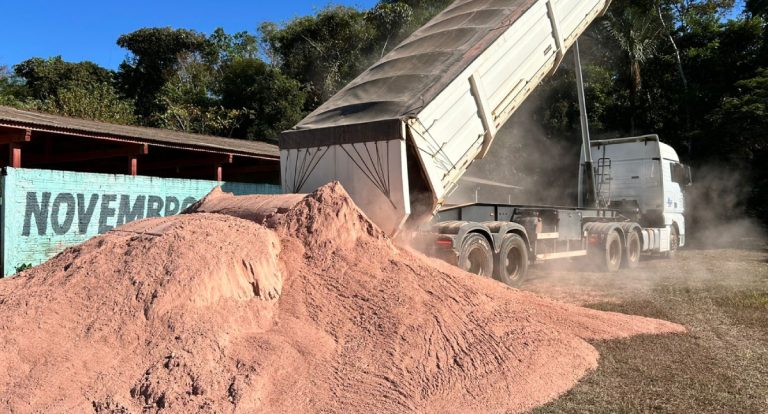 Programa Calcário Já beneficia produtores da linha 28 de novembro com transporte gratuito, destaca Semagric