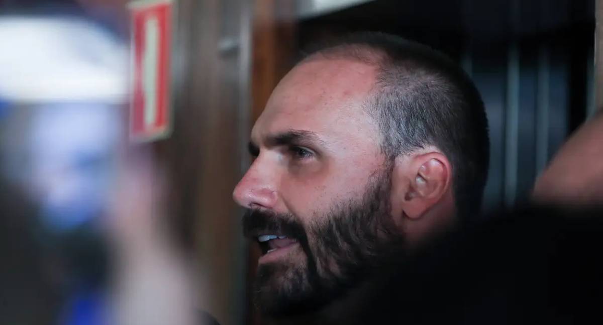 PT pede suspensão do mandato de Eduardo Bolsonaro na Câmara