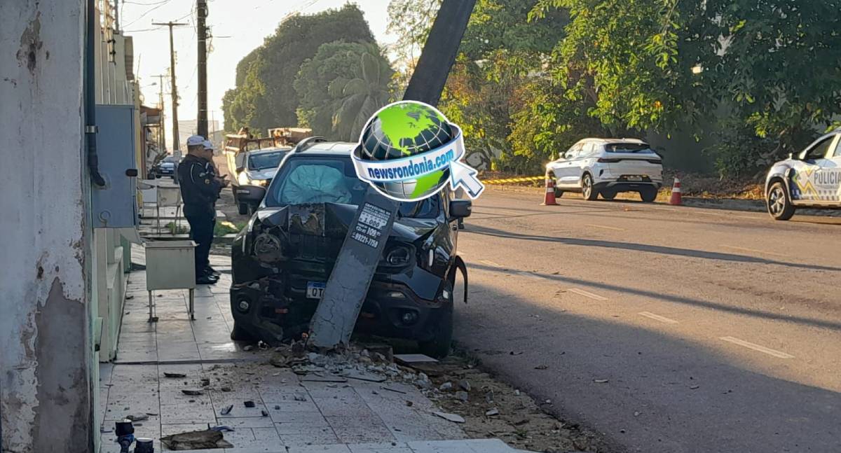 Servidor público estadual é preso depois de subir calçada e destruir poste com Jeep