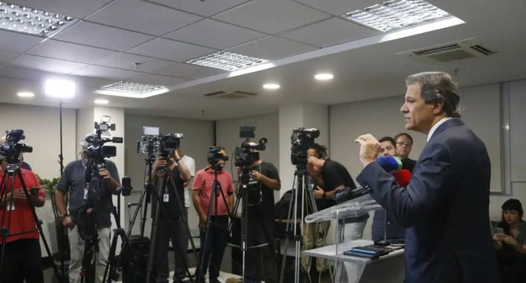 Tesouro dos EUA busca Haddad para discutir tarifaço